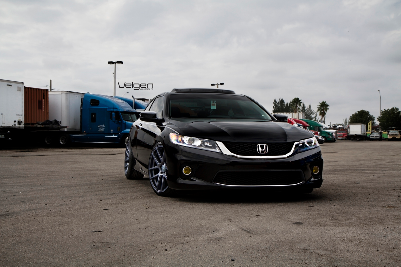 Illustration for article titled Why the hell does Honda still make the Accord Coupe?